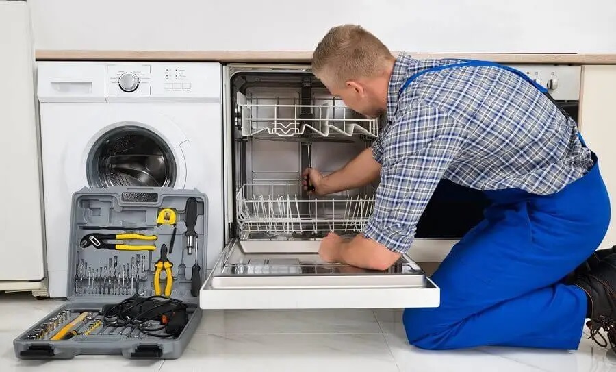 Karapürçek Termodinamik servisi teknisyen ekibi beyaz eşya tamiri yaparken